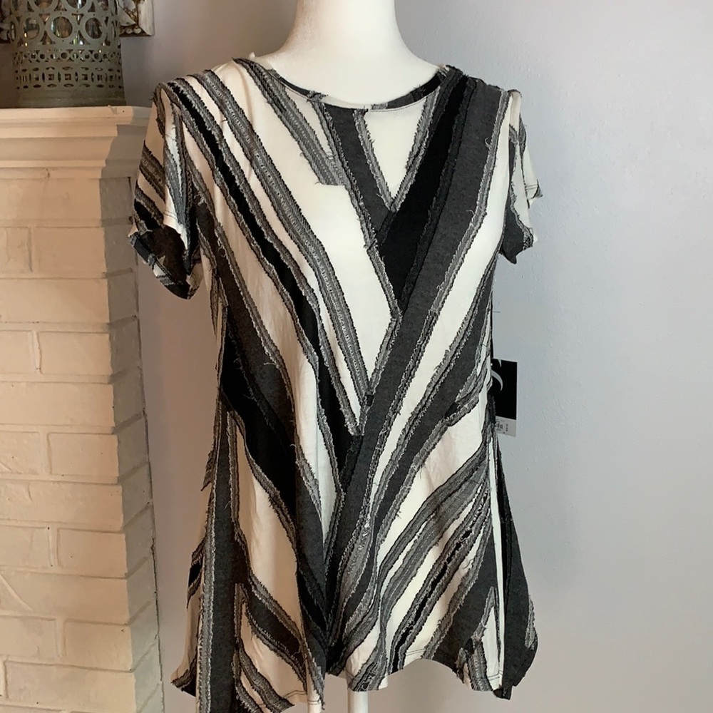 Simpley Vera Wang Textured Top